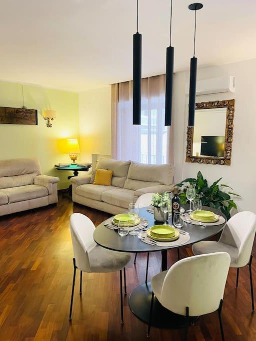 Re Gallo Luxury Apartment Plebiscito In Via Chiaia Neapel Exteriör bild