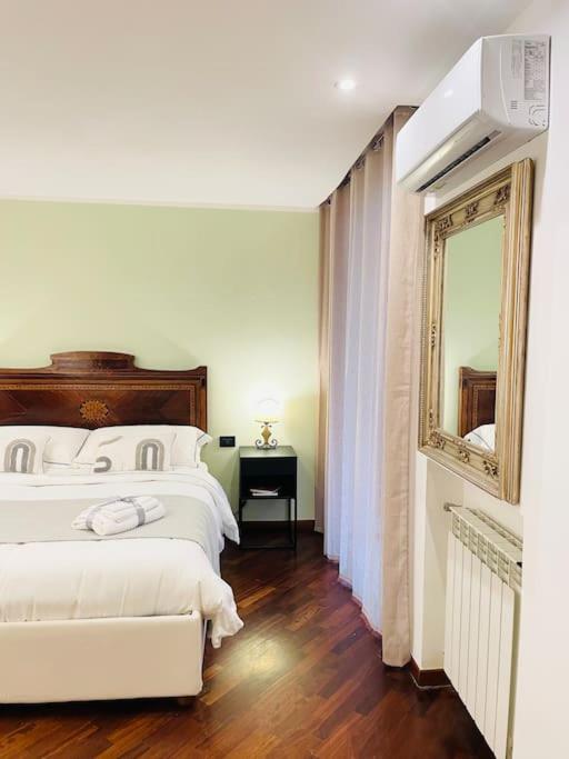 Re Gallo Luxury Apartment Plebiscito In Via Chiaia Neapel Exteriör bild