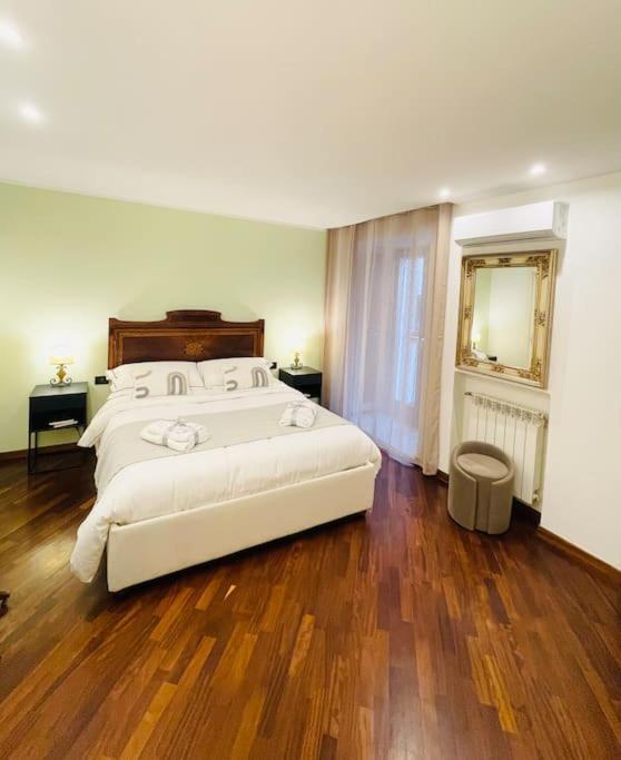 Re Gallo Luxury Apartment Plebiscito In Via Chiaia Neapel Exteriör bild