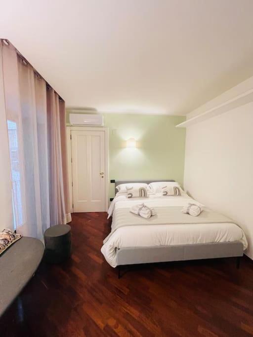 Re Gallo Luxury Apartment Plebiscito In Via Chiaia Neapel Exteriör bild